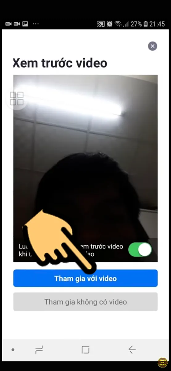Nhấn Tham gia với video để bật cam