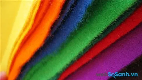 Vải sợi nhỏ (microfiber) có thể sử dụng để lau màn hình