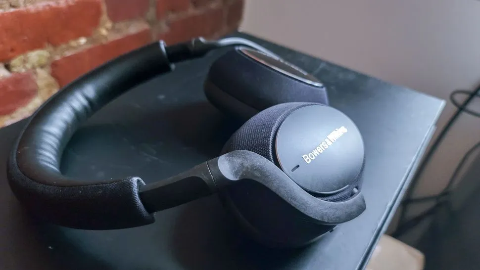 tai nghe bluetooth tốt nhất Bowers & Wilkins PX7 Carbon Edition