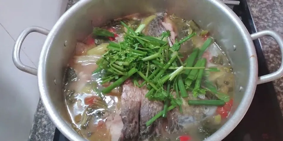 Cách nấu canh cá chép với dưa chua