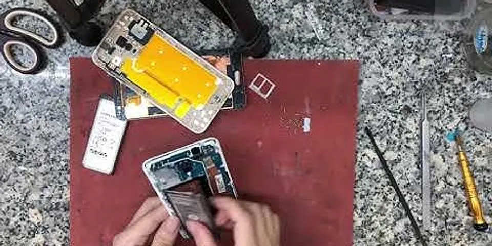 Cách tháo pin Samsung J7 Plus